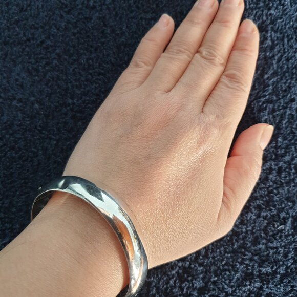 Vintage 925 Sterling Silver Chunky Wide Hinged Bracelet with Safety Chain - Picture 4 of 15